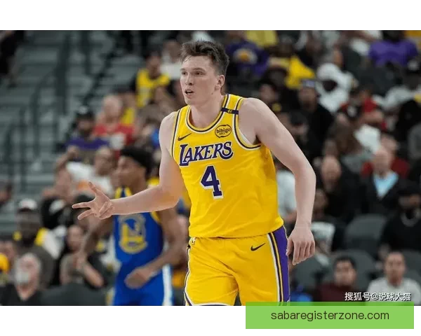 南湾湖人大胜毒蛇进西决 克内克特24分13篮板领衔胜利